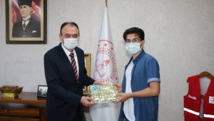 LGS Türkiye birincilerinden Tanrıkulu: "Sınava çalışırken teknolojik aletlerden uzak durdum"