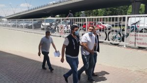 Motorla yaklaşıp yürüyen kadınları taciz eden şüpheli yakalandı