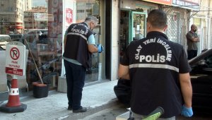 Silahını denerken kendini vurdu