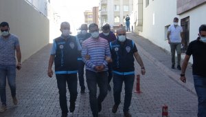 Vatandaşları kar vadiyle yaklaşık 30 milyon TL dolandıran 3 sarraf adliyeye sevk edildi