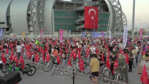 30 Ağustos Bisiklet Turu'nda bin 200 kişi pedalladı