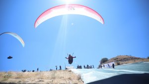 Ali Dağı'nda 12. yamaç paraşütü heyecanı