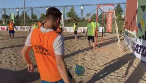 Büyükşehir'den bir ilk: denizi olmayan Kayseri'de plaj futbolu