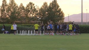 Hikmet Karaman Kayserispor'la ilk antrenmana çıktı