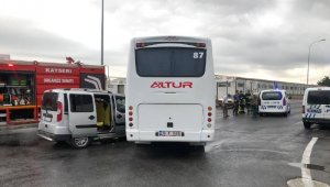 İşçi servisi ile ticari araç çarpıştı: 1 yaralı