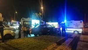 Kayseri'de 3 otomobilin karıştığı zincirleme kazada 4 kişi yaralandı