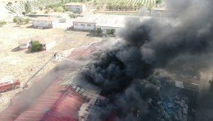 Kayseri'deki fabrika yangınını söndürme çalışmaları sürüyor