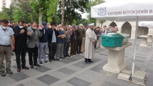 Kazada hayatını kaybeden öğretmen toprağa verildi