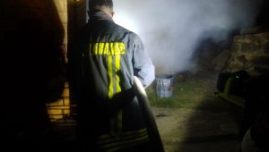 Kışlık yakacağı yangında küle döndü