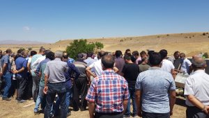 Kızının bıçaklayarak öldürdüğü baba toprağa verildi