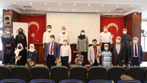 Kur'an Kursu öğrencileri 'Hafızlık ve Kur'an-ı Kerim'i Yüzünden Güzel Okuma Yarışması'nda ter döktü