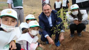 Öğretmenler geleceğe nefes oldu, fidanları toprakla buluşturdu