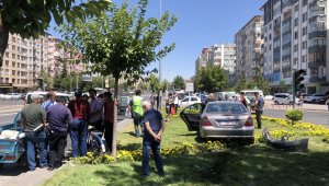 Otomobil ile mobilet çarpıştı: 3 yaralı