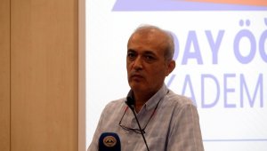 Prof. Dr. Karaboğa: "Yapay zekanın tamamen insanın her yaptığını yapabilecek bir aşamaya geleceğini düşünmüyorum"