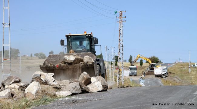 Sakaltutan girişinde yol çalışması