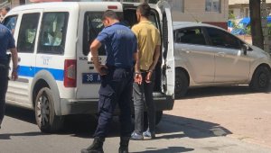 Şüpheli araçtan yürüyerek kaçmaya çalışan 3 şahıs yakalandı