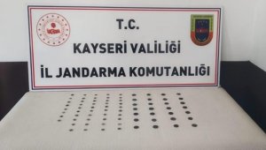 Tarihi eser kaçakçısının üzerinden 76 adet sikke çıktı