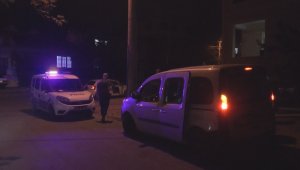 Tartıştığı akrabalarını bıçaklayan şahıs saklandığı evde yakalandı