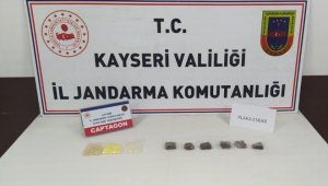Uyuşturucu tacirinin evinden 458 adet hap çıktı