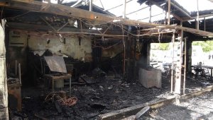 3 dükkanın küle döndüğü yangındaki hasar gün aydınlanınca ortaya çıktı