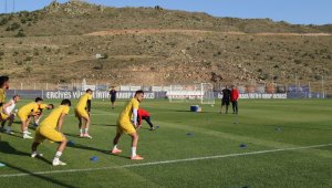 Ağrı Spor Teknik Heyetinden Hacılar Stadyumu'na övgü