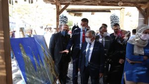 Başkan Büyükkılıç, Ürgüp'te bağ bozumuna katılıp pekmez kaynattı