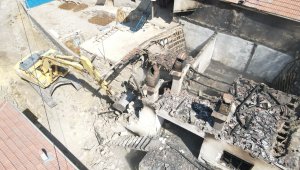 Cabbar, Zümrüt annenin yaralarını sarmak için kolları sıvadı