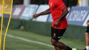 Fernandes ve Gustavo'nun lisansı çıktı