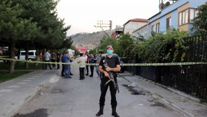 HUSUMETLİ OLDUĞU KOMŞUSUNU ÖLDÜRDÜ