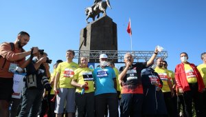 İstikbal Kayseri Yarı Maratonu şampiyon sporcuları ağırladı