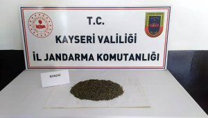 Kadınların çantalarında yarım kilo bonzai çıktı