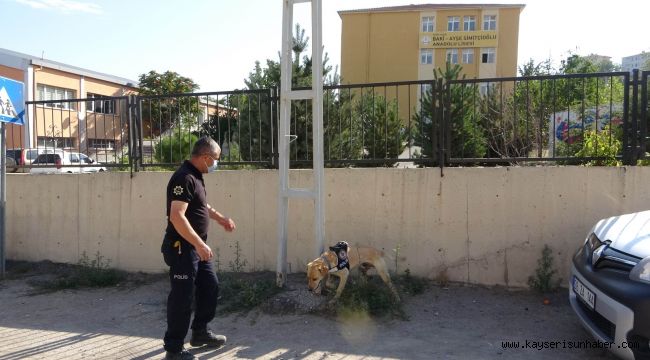 Kayseri polisinden okul bölgelerinde 'narko-okul' uygulaması