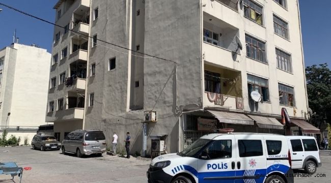 Kayseri'de 2. kattan aşağı itilen kadın yaşam mücadelesini kaybetti