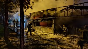 Kayseri'de yangın: 3 dükkan küle döndü