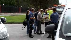 Kedisini veterinere götüren genç kadın, aracı ile takla attı