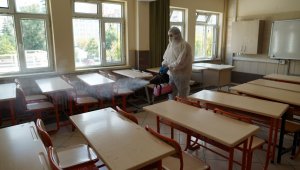 Melikgazi'deki okullar eğitim öncesi ilaçlandı