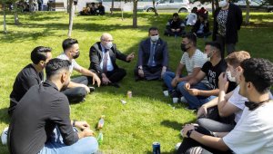 Rektör Karamustafa, Öğrencilerle Bir Araya Geldi