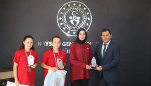 Şampiyon karate sporcularından Ali İhsan Kabakcı'ya ziyaret