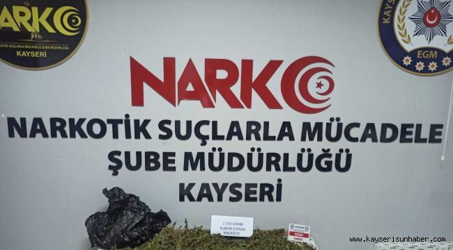 Yolcu otobüsüne uyuşturucu operasyonu: 2 kilo kubar esrar ele geçirildi