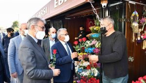 Başkan Büyükkılıç esnaf ve vatandaşla buluşmaya devam ediyor