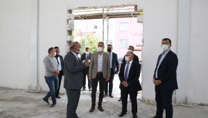 Başkan Büyükkılıç spor salonu inşaatını denetledi