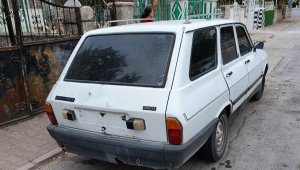 Çaldıkları otomobile binerken yakalandılar