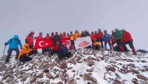 Dağcılar 29 Ekim Cumhuriyet Bayramı için tırmandı