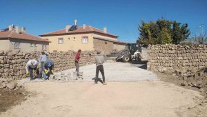 Develi'de kırsal mahallelerde çalışmalar tüm hızıyla devam ediyor