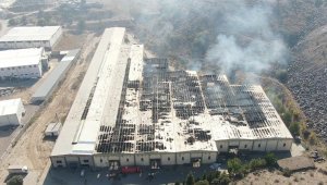 Fabrika yangınında hasar gün ağarınca ortaya çıktı