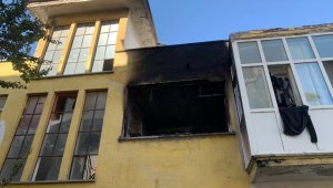 İkamette meydana gelen yangında bir oda küle döndü