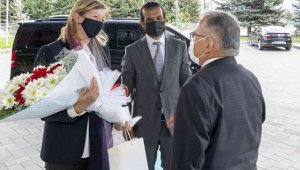 İngiliz müsteşar Kayseri Büyükşehir Belediyesi'ni ziyaret etti