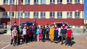 Jandarma ekipleri okul çevrelerini, servis araçlarını ve taksileri denetledi