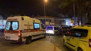 Kavgada bıçaklanan şahıs, kaçmaya çalışırken cami bahçesinde bayıldı