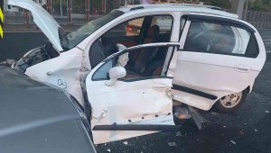 Otomobiller çarpıştı: 1 yaralı